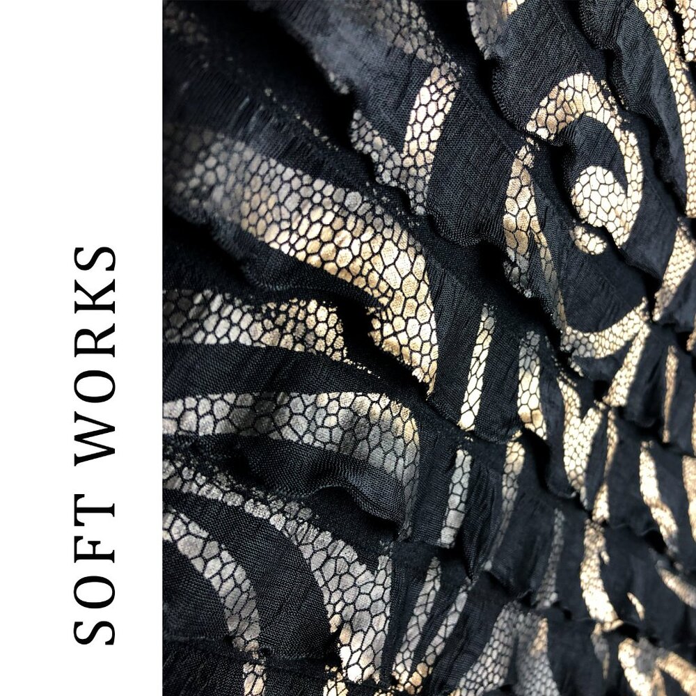 Made in Canada metallic gold & black swirl pattern layered 3/4 sleeve top  M - Picture 4 of 9